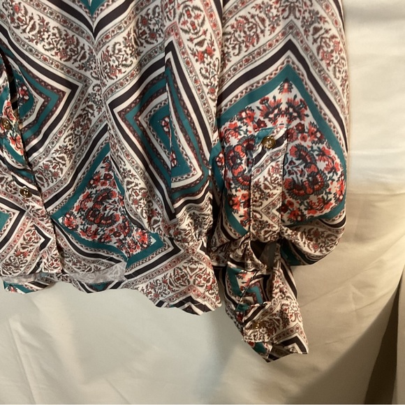 Xhilaration Multi Colored V-Neck Button Up Top - Picture 3 of 5